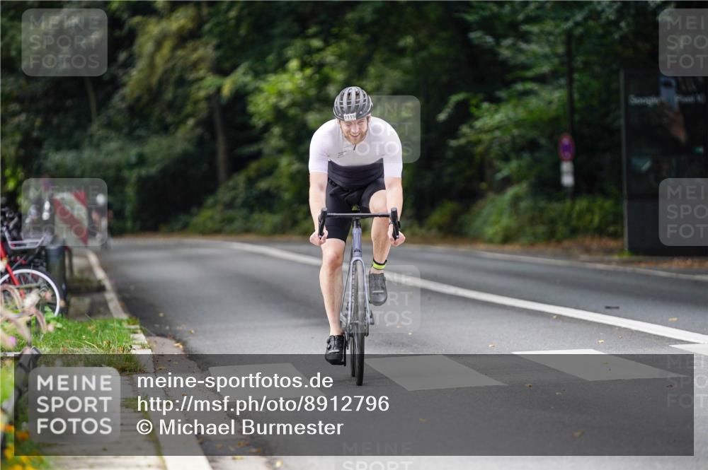 14.09.2025 - Stadtparktriathlon Michael Burmester http://msf.ph/oto/8912796 14.09.2025 11:44:14 Radfahren 925, 996, 1027, 1115 meine-sportfotos.de