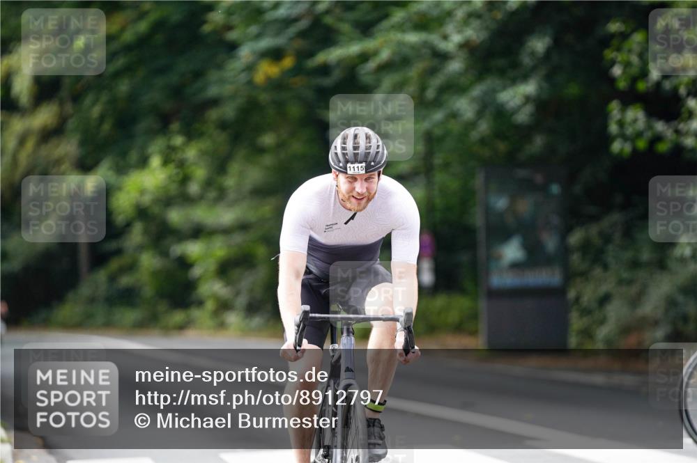14.09.2025 - Stadtparktriathlon Michael Burmester http://msf.ph/oto/8912797 14.09.2025 11:44:15 Radfahren 925, 996, 1027, 1115 meine-sportfotos.de