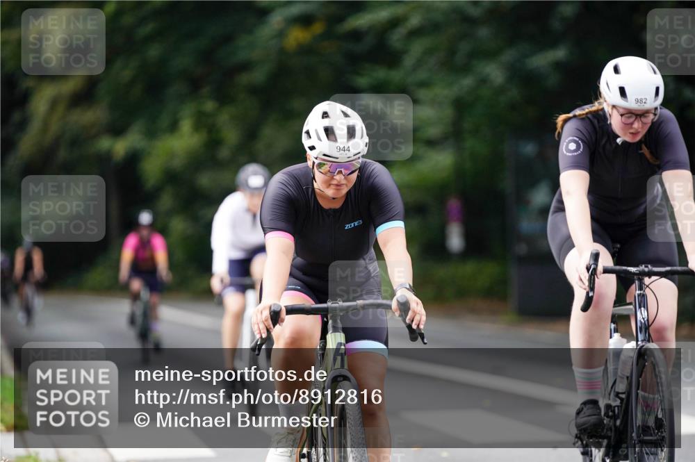 14.09.2025 - Stadtparktriathlon Michael Burmester http://msf.ph/oto/8912816 14.09.2025 11:44:34 Radfahren 931, 938, 944, 973, 982, 989, 995, 1009, 1040, 1051, 1085 meine-sportfotos.de