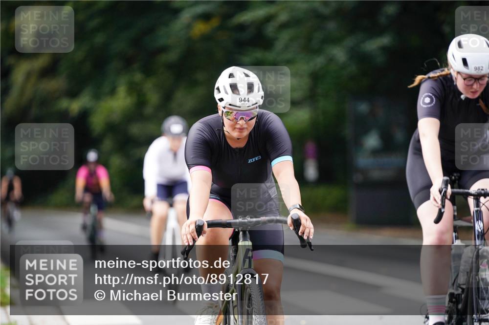 14.09.2025 - Stadtparktriathlon Michael Burmester http://msf.ph/oto/8912817 14.09.2025 11:44:34 Radfahren 931, 938, 944, 973, 982, 989, 995, 1009, 1040, 1051, 1085 meine-sportfotos.de
