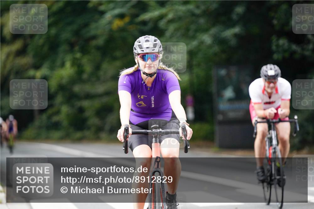 14.09.2025 - Stadtparktriathlon Michael Burmester http://msf.ph/oto/8912829 14.09.2025 11:44:48 Radfahren 987, 995, 1018, 1043, 1080, 1102 meine-sportfotos.de