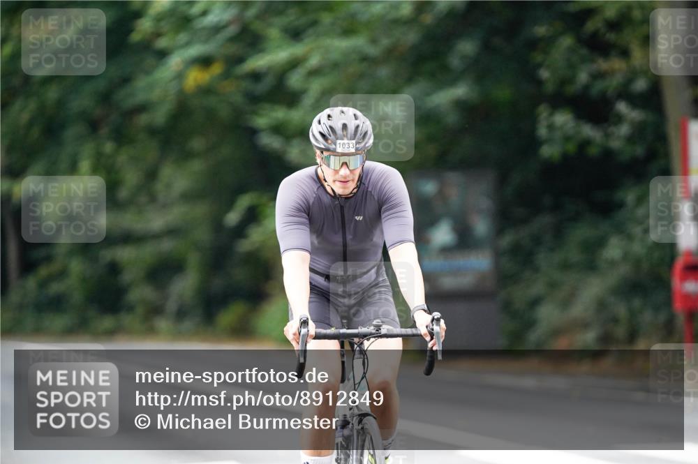 14.09.2025 - Stadtparktriathlon Michael Burmester http://msf.ph/oto/8912849 14.09.2025 11:45:29 Radfahren 963, 1033, 1039, 1064, 1078 meine-sportfotos.de