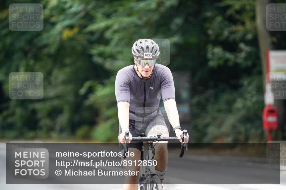 14.09.2025 - Stadtparktriathlon Michael Burmester http://msf.ph/oto/8912850 14.09.2025 11:45:29 Radfahren 963, 1033, 1039, 1064, 1078 meine-sportfotos.de