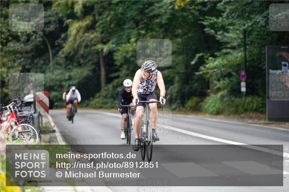 14.09.2025 - Stadtparktriathlon Michael Burmester http://msf.ph/oto/8912851 14.09.2025 11:45:32 Radfahren 963, 975, 981, 1033, 1039, 1064, 1078 meine-sportfotos.de