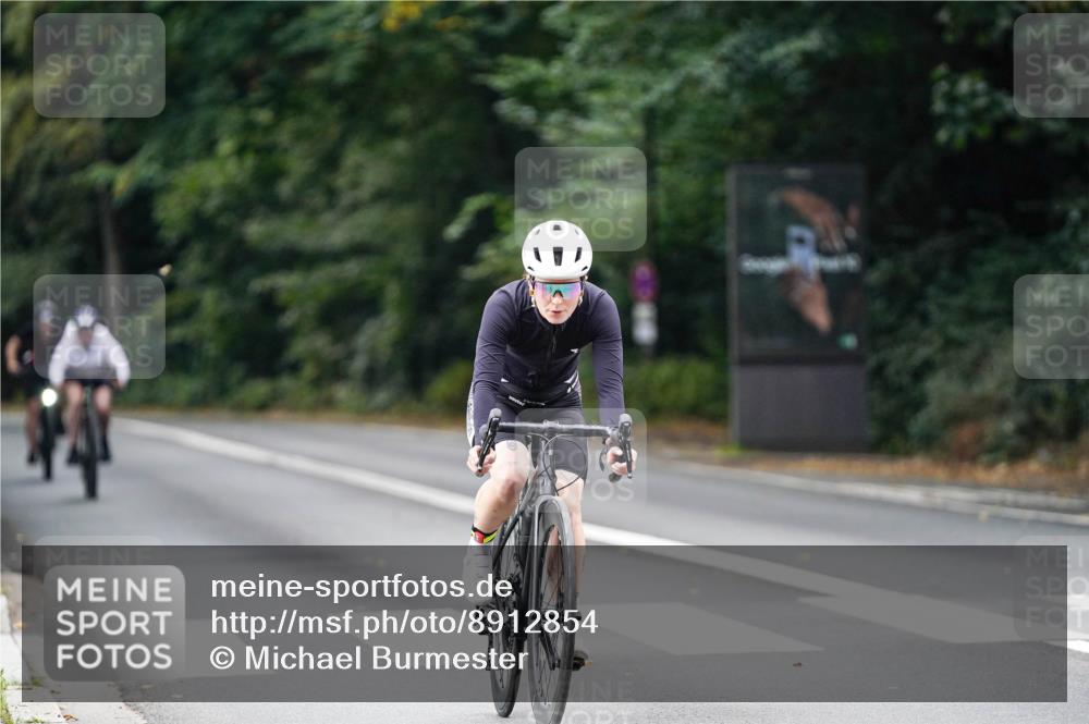 14.09.2025 - Stadtparktriathlon Michael Burmester http://msf.ph/oto/8912854 14.09.2025 11:45:34 Radfahren 963, 975, 981, 1033, 1064 meine-sportfotos.de
