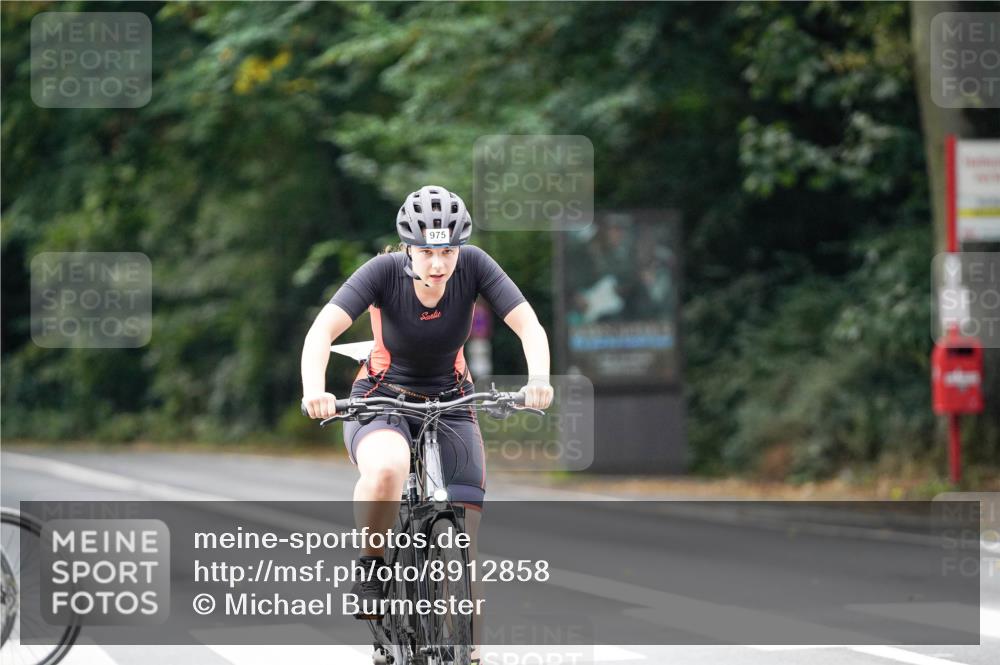14.09.2025 - Stadtparktriathlon Michael Burmester http://msf.ph/oto/8912858 14.09.2025 11:45:40 Radfahren 963, 975, 981, 1064 meine-sportfotos.de