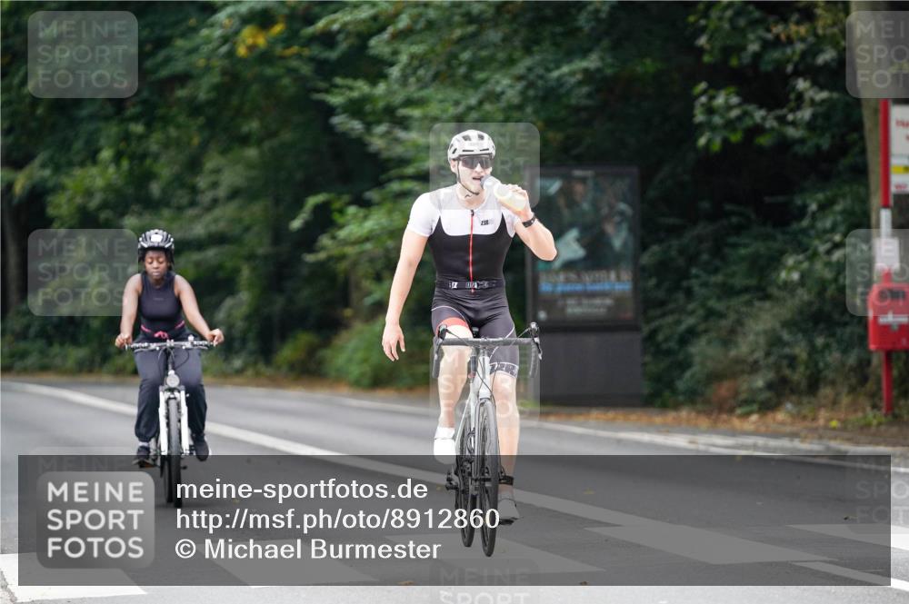 14.09.2025 - Stadtparktriathlon Michael Burmester http://msf.ph/oto/8912860 14.09.2025 11:45:57 Radfahren 837, 924, 1047 meine-sportfotos.de