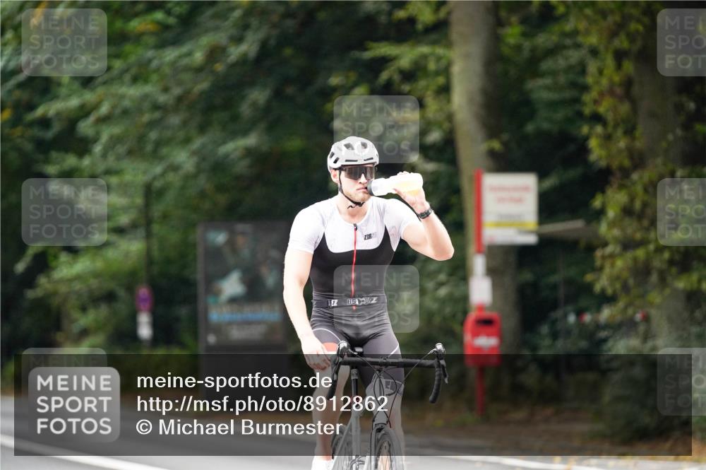 14.09.2025 - Stadtparktriathlon Michael Burmester http://msf.ph/oto/8912862 14.09.2025 11:45:58 Radfahren 837, 924, 1047 meine-sportfotos.de