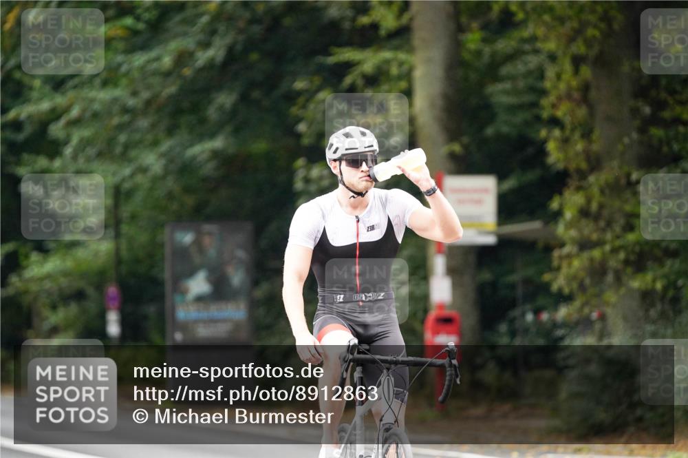 14.09.2025 - Stadtparktriathlon Michael Burmester http://msf.ph/oto/8912863 14.09.2025 11:45:58 Radfahren 837, 924, 1047 meine-sportfotos.de
