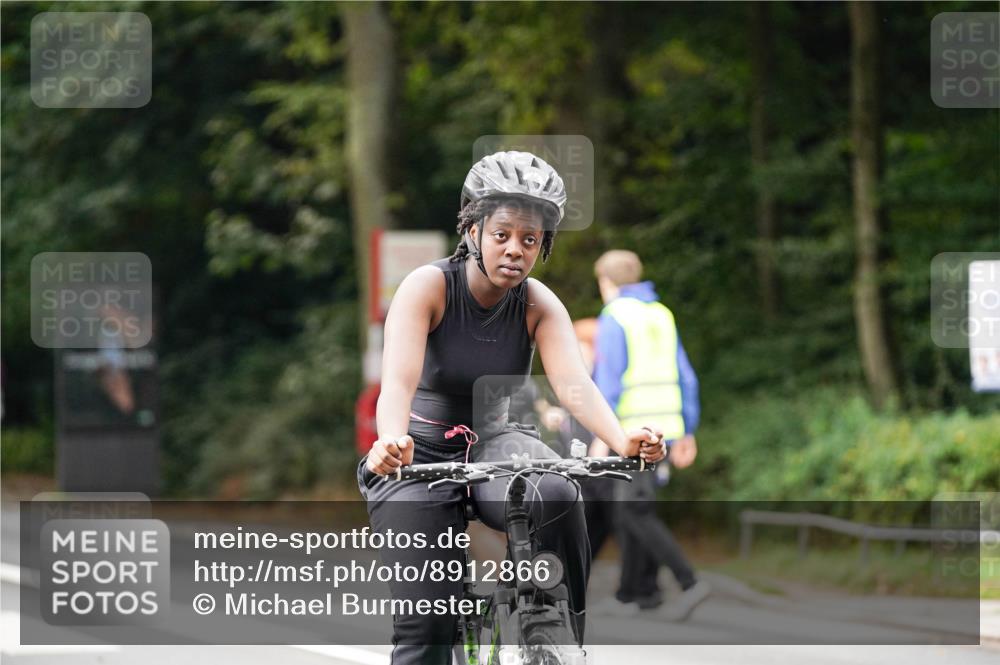 14.09.2025 - Stadtparktriathlon Michael Burmester http://msf.ph/oto/8912866 14.09.2025 11:46:01 Radfahren 837, 924, 1047 meine-sportfotos.de