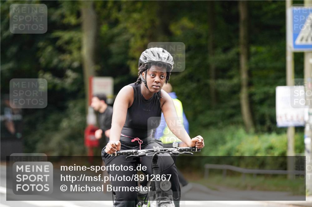 14.09.2025 - Stadtparktriathlon Michael Burmester http://msf.ph/oto/8912867 14.09.2025 11:46:01 Radfahren 837, 924, 1047 meine-sportfotos.de