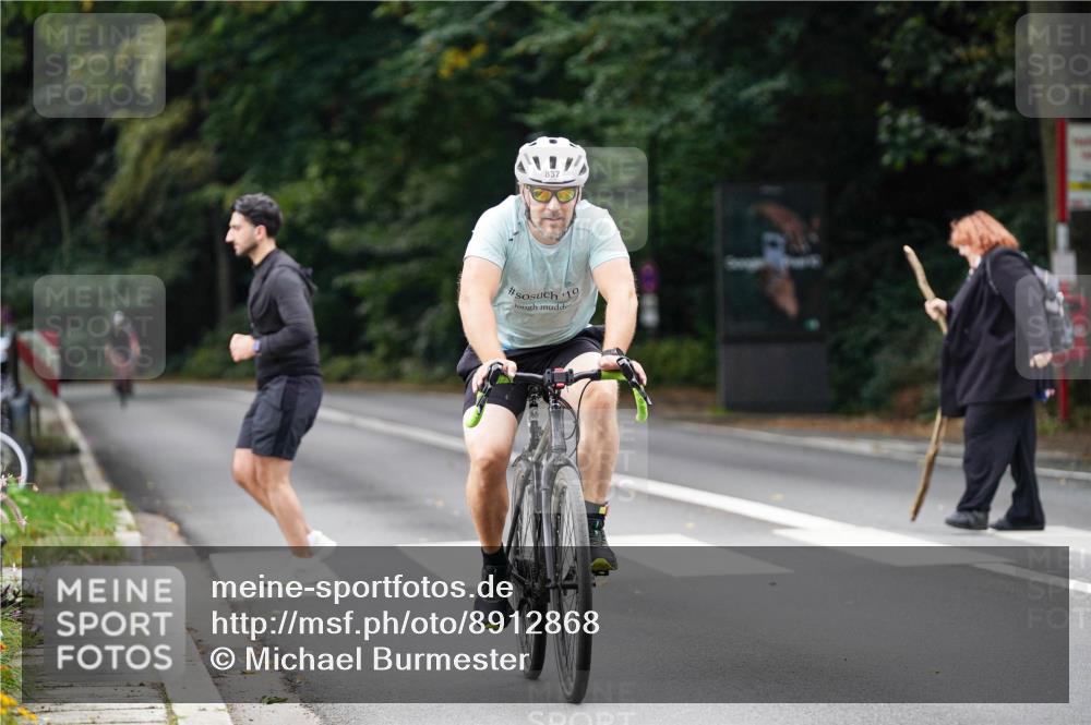 14.09.2025 - Stadtparktriathlon Michael Burmester http://msf.ph/oto/8912868 14.09.2025 11:46:02 Radfahren 837, 924, 1047 meine-sportfotos.de