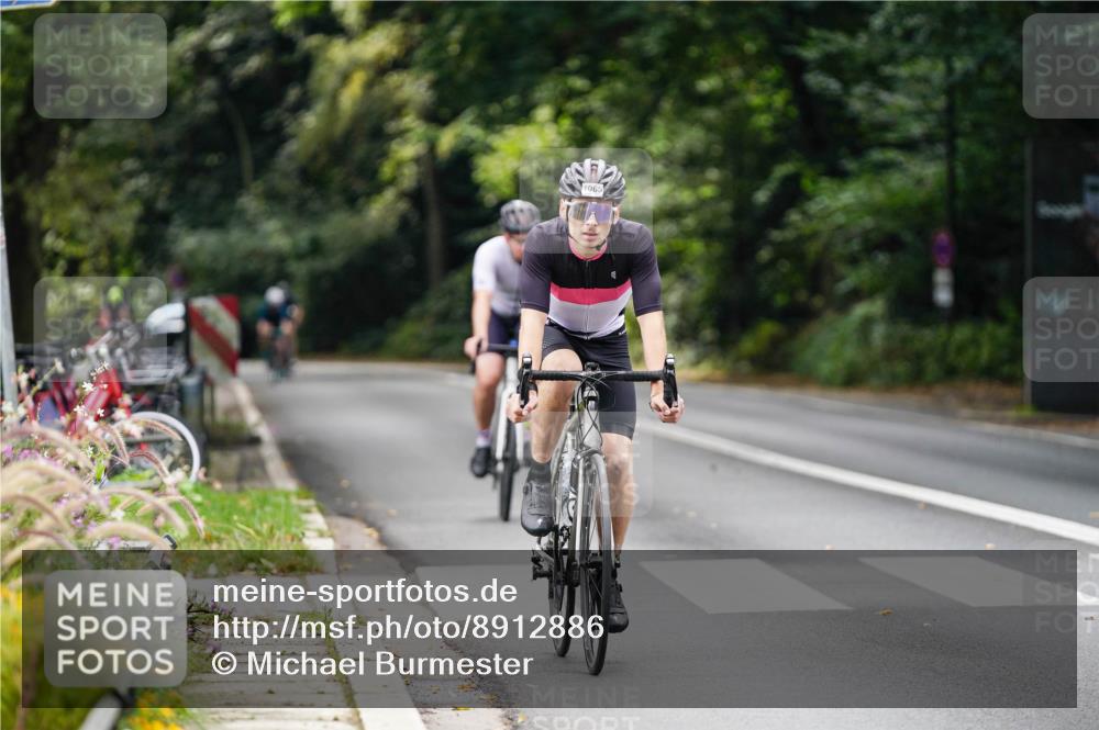 14.09.2025 - Stadtparktriathlon Michael Burmester http://msf.ph/oto/8912886 14.09.2025 11:46:27 Radfahren 943, 1062, 1065, 1086 meine-sportfotos.de