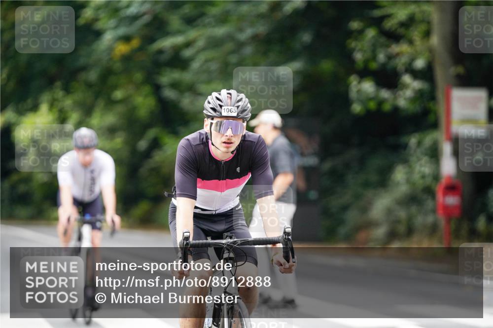 14.09.2025 - Stadtparktriathlon Michael Burmester http://msf.ph/oto/8912888 14.09.2025 11:46:28 Radfahren 943, 1062, 1065, 1086 meine-sportfotos.de