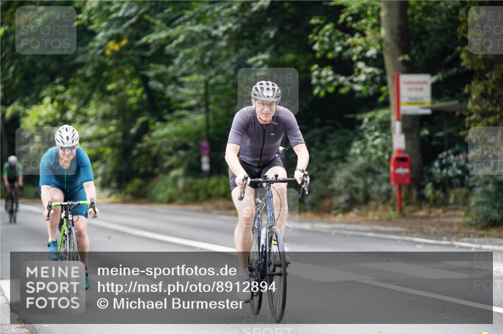 14.09.2025 - Stadtparktriathlon Michael Burmester http://msf.ph/oto/8912894 14.09.2025 11:46:38 Radfahren 939, 1025, 1031, 1058, 1063 meine-sportfotos.de