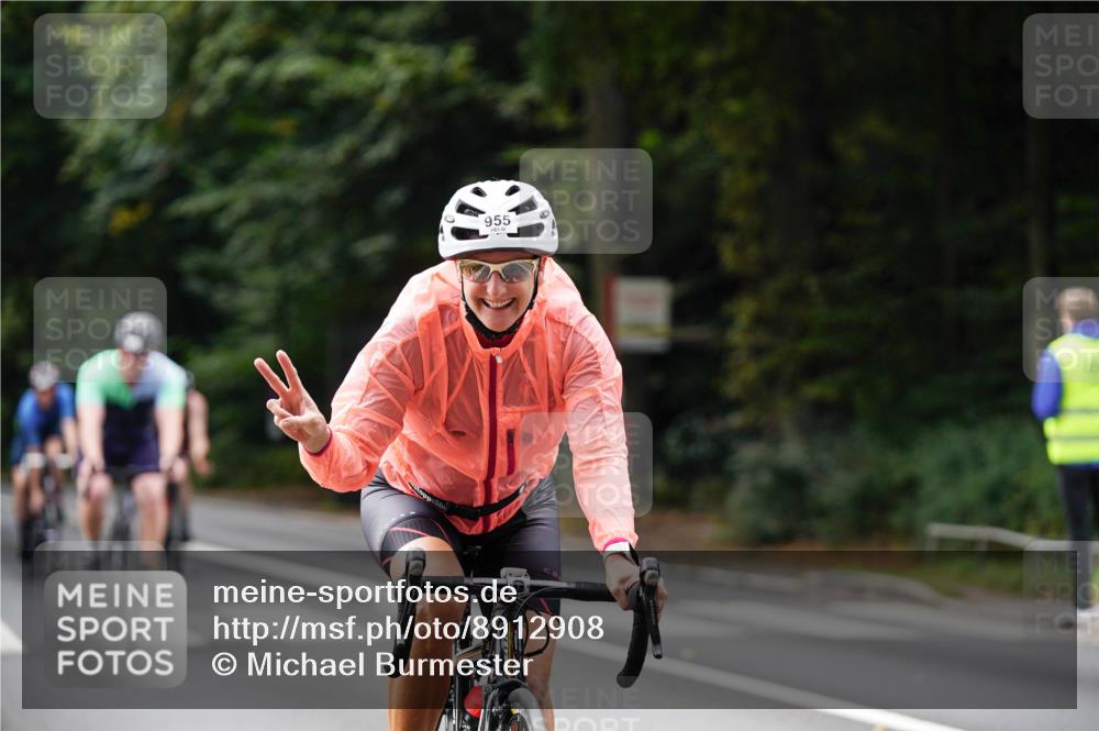14.09.2025 - Stadtparktriathlon Michael Burmester http://msf.ph/oto/8912908 14.09.2025 11:47:02 Radfahren 937, 940, 955, 1060, 1069, 1073, 1110, 1120 meine-sportfotos.de