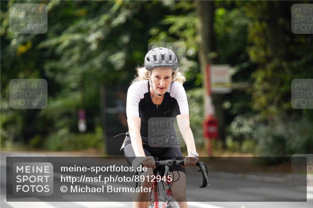14.09.2025 - Stadtparktriathlon Michael Burmester http://msf.ph/oto/8912945 14.09.2025 11:47:53 Radfahren 949, 1049, 1056 meine-sportfotos.de