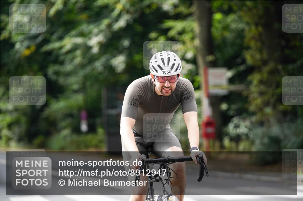 14.09.2025 - Stadtparktriathlon Michael Burmester http://msf.ph/oto/8912947 14.09.2025 11:47:55 Radfahren 949, 1049, 1056 meine-sportfotos.de