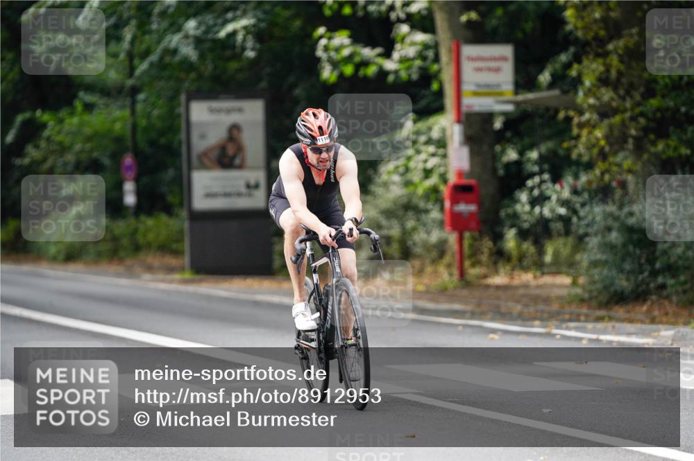 14.09.2025 - Stadtparktriathlon Michael Burmester http://msf.ph/oto/8912953 14.09.2025 11:48:06 Radfahren 927, 952, 960, 1049, 1088, 1116 meine-sportfotos.de