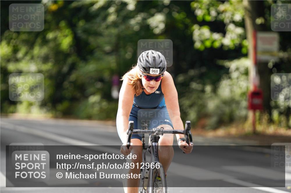 14.09.2025 - Stadtparktriathlon Michael Burmester http://msf.ph/oto/8912966 14.09.2025 11:48:21 Radfahren 964, 968, 1006, 1035, 1041, 1053, 1089 meine-sportfotos.de