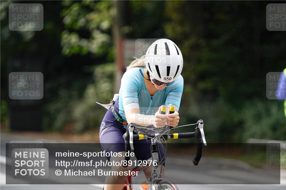 14.09.2025 - Stadtparktriathlon Michael Burmester http://msf.ph/oto/8912976 14.09.2025 11:48:40 Radfahren 950, 951, 992, 1022, 1071 meine-sportfotos.de