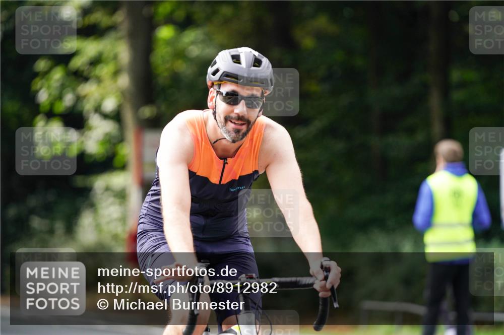14.09.2025 - Stadtparktriathlon Michael Burmester http://msf.ph/oto/8912982 14.09.2025 11:48:45 Radfahren 950, 951, 992, 1022, 1071 meine-sportfotos.de
