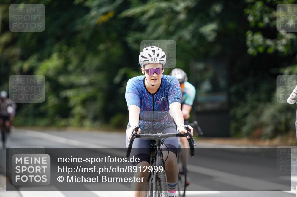 14.09.2025 - Stadtparktriathlon Michael Burmester http://msf.ph/oto/8912999 14.09.2025 11:49:10 Radfahren 942, 945, 966, 1001, 1072, 1076, 1092, 1113 meine-sportfotos.de