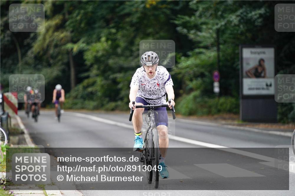 14.09.2025 - Stadtparktriathlon Michael Burmester http://msf.ph/oto/8913049 14.09.2025 11:50:24 Radfahren 934, 941, 1068 meine-sportfotos.de
