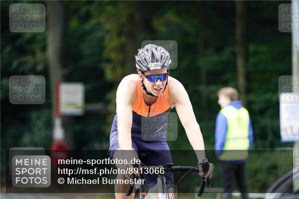 14.09.2025 - Stadtparktriathlon Michael Burmester http://msf.ph/oto/8913066 14.09.2025 11:50:43 Radfahren 986, 990, 1109 meine-sportfotos.de