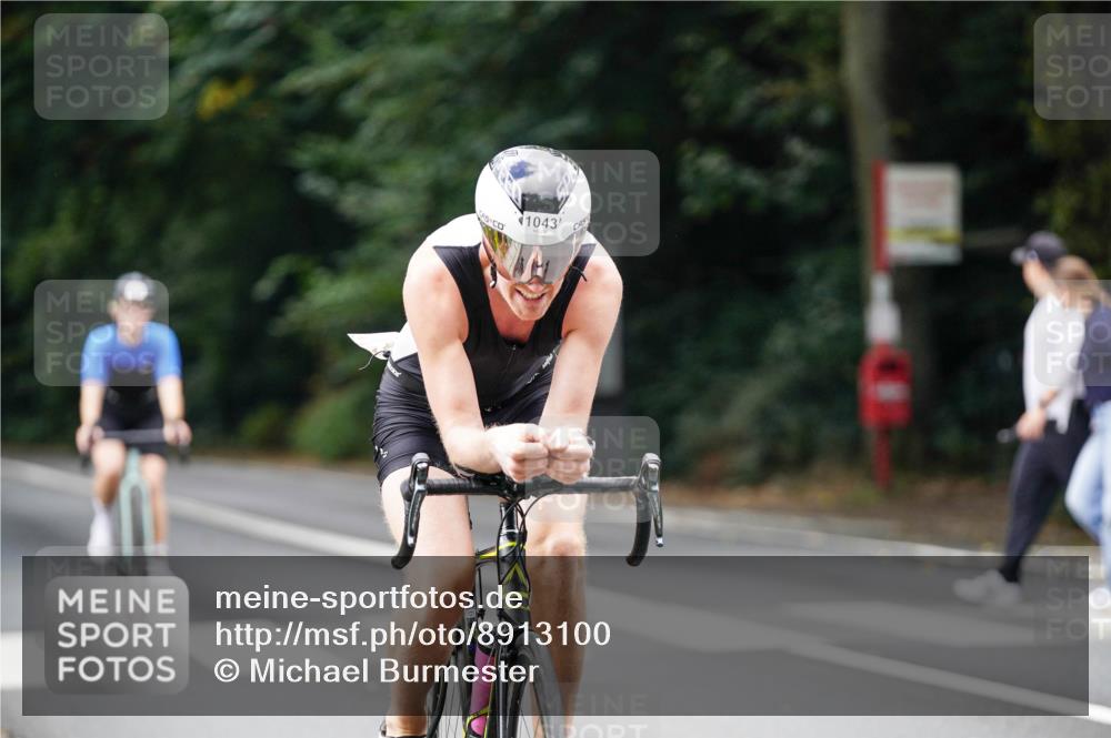 14.09.2025 - Stadtparktriathlon Michael Burmester http://msf.ph/oto/8913100 14.09.2025 11:51:26 Radfahren 976, 994, 1040, 1043, 1057, 1080, 1083 meine-sportfotos.de