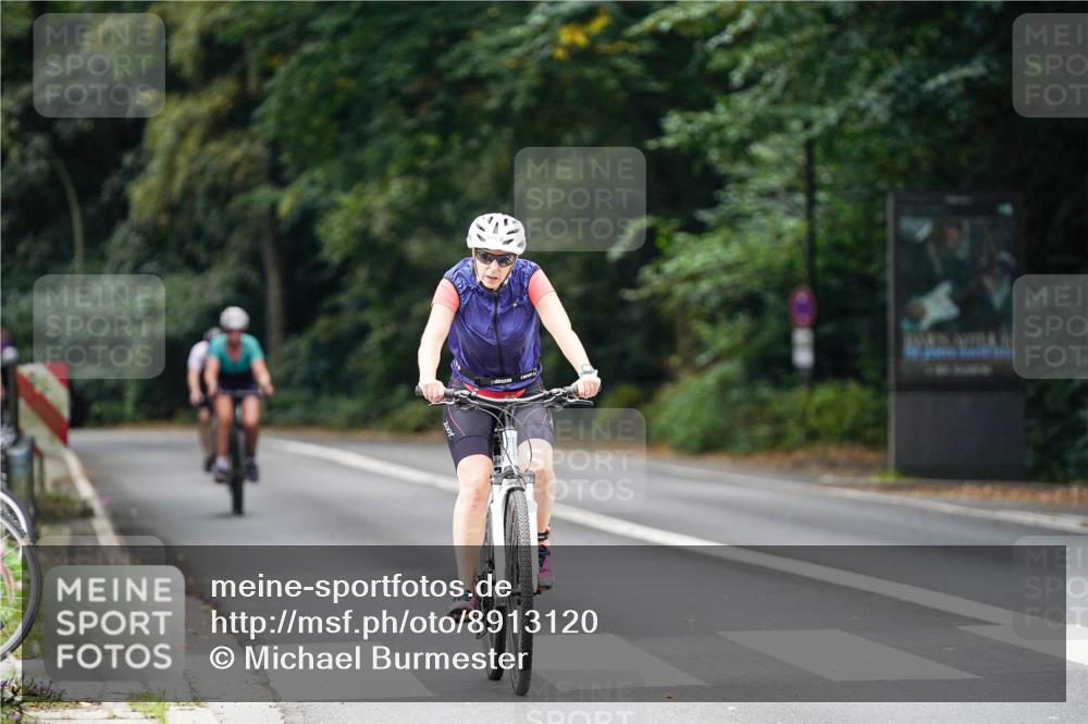 14.09.2025 - Stadtparktriathlon Michael Burmester http://msf.ph/oto/8913120 14.09.2025 11:52:00 Radfahren 947, 1005, 1011, 1115 meine-sportfotos.de