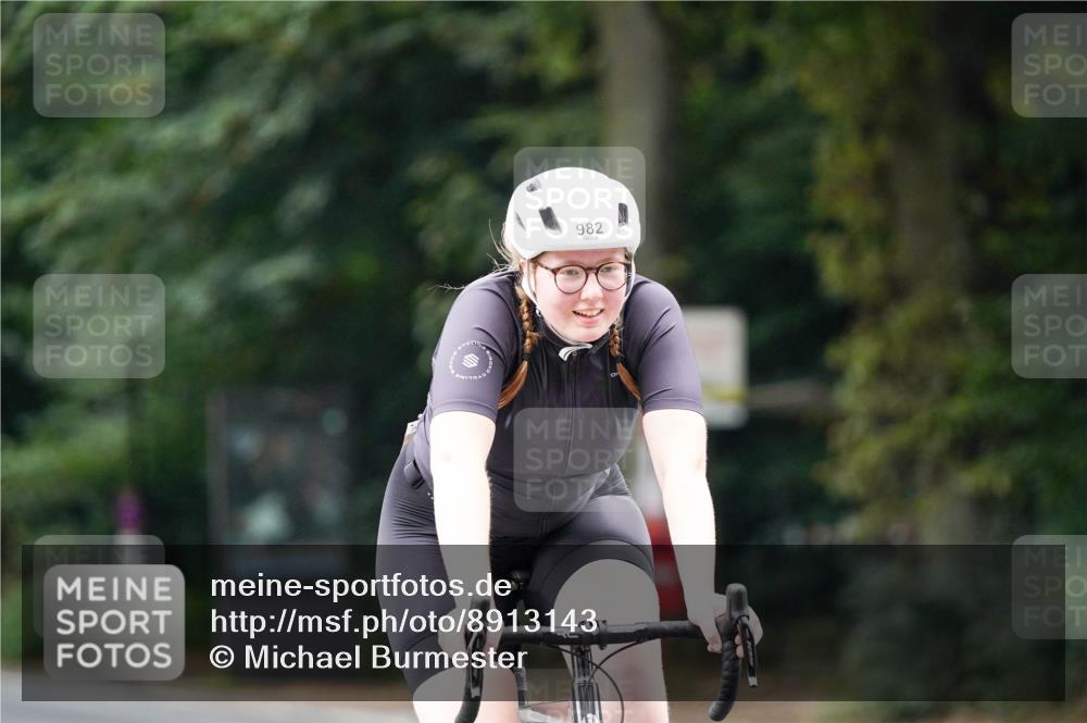 14.09.2025 - Stadtparktriathlon Michael Burmester http://msf.ph/oto/8913143 14.09.2025 11:52:28 Radfahren 982, 989, 1054, 1067, 1107, 1117 meine-sportfotos.de