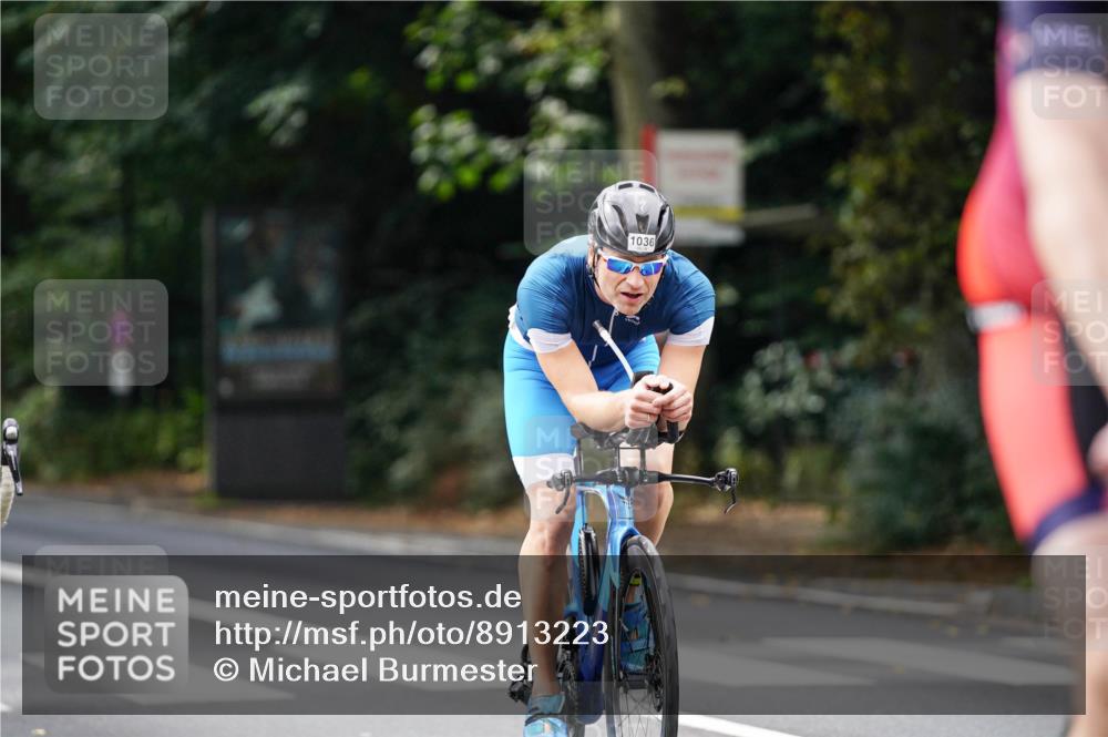 14.09.2025 - Stadtparktriathlon Michael Burmester http://msf.ph/oto/8913223 14.09.2025 11:54:01 Radfahren 975, 993, 1036, 1058, 1096, 1185 meine-sportfotos.de
