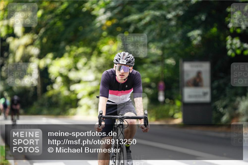 14.09.2025 - Stadtparktriathlon Michael Burmester http://msf.ph/oto/8913250 14.09.2025 11:54:39 Radfahren 1041, 1065, 1188 meine-sportfotos.de