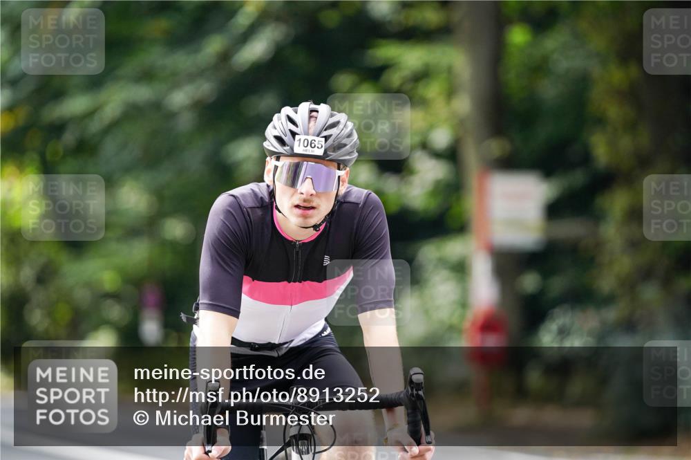 14.09.2025 - Stadtparktriathlon Michael Burmester http://msf.ph/oto/8913252 14.09.2025 11:54:40 Radfahren 1041, 1065, 1188 meine-sportfotos.de