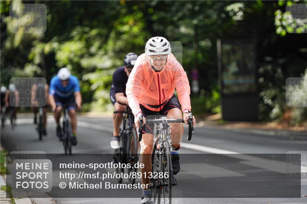 14.09.2025 - Stadtparktriathlon Michael Burmester http://msf.ph/oto/8913286 14.09.2025 11:55:39 Radfahren 955, 1049, 1056, 1072, 1091, 1092, 1116, 1164, 1168, 1173, 1186, 1194 meine-sportfotos.de