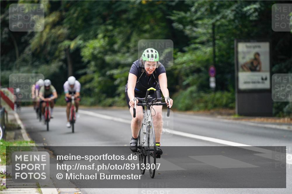 14.09.2025 - Stadtparktriathlon Michael Burmester http://msf.ph/oto/8913307 14.09.2025 11:56:02 Radfahren 937, 998, 1014, 1076, 1082, 1113 meine-sportfotos.de