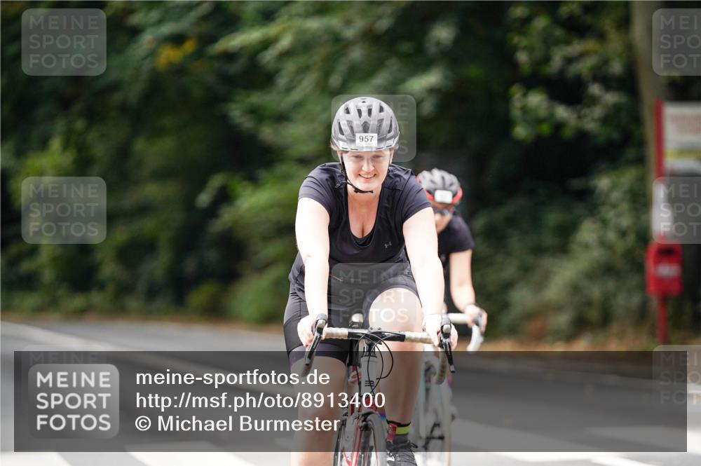 14.09.2025 - Stadtparktriathlon Michael Burmester http://msf.ph/oto/8913400 14.09.2025 11:57:59 Radfahren 929, 957 meine-sportfotos.de