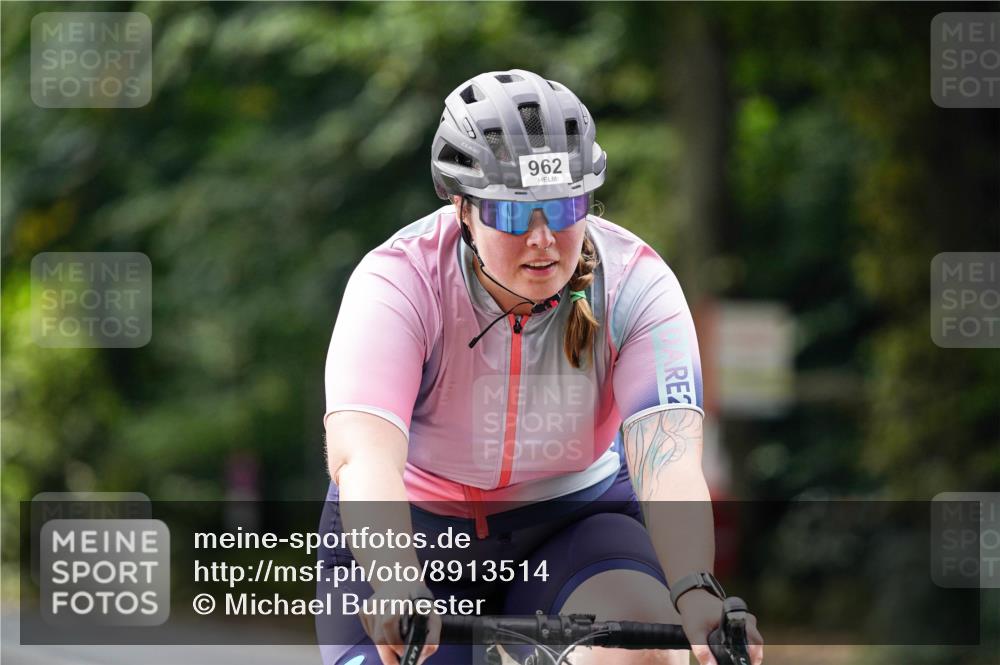 14.09.2025 - Stadtparktriathlon Michael Burmester http://msf.ph/oto/8913514 14.09.2025 12:00:46 Radfahren 962, 974, 994, 1011, 1063, 1064 meine-sportfotos.de