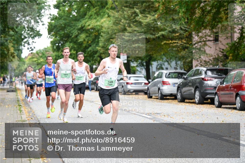 21.09.2025 - PSD Bank Halbmarathon Dr. Thomas Lammeyer http://msf.ph/oto/8916459 21.09.2025 10:29:10 Laufen 1833, 1307, 1799, 1306 meine-sportfotos.de