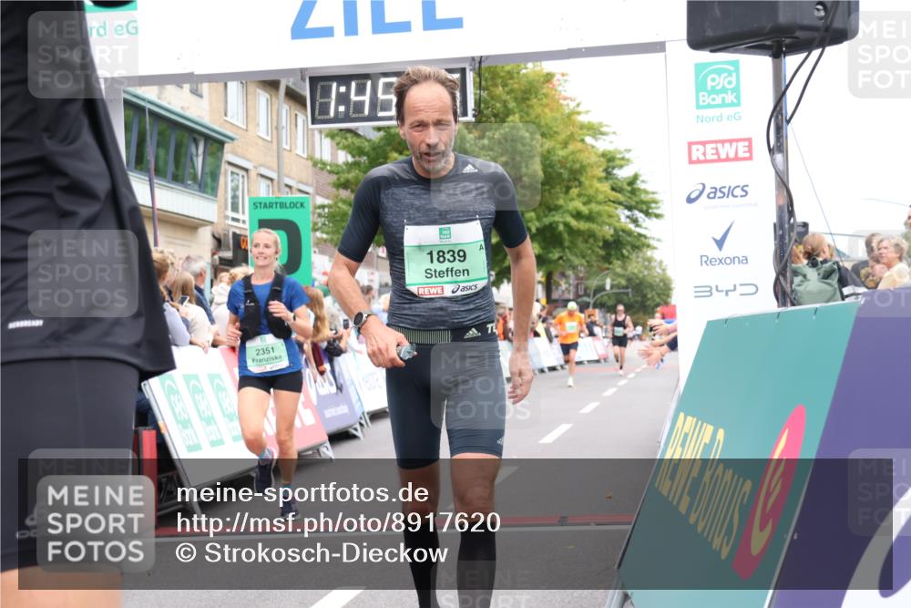 21.09.2025 - PSD Bank Halbmarathon Strokosch-Dieckow http://msf.ph/oto/8917620 21.09.2025 11:44:40 Ziel 1743, 1839, 1997, 2184, 2188, 2351, 2386, 3923 meine-sportfotos.de