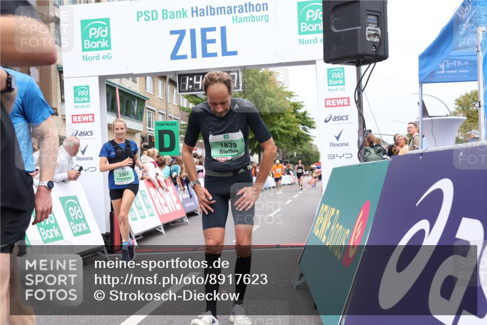 21.09.2025 - PSD Bank Halbmarathon Strokosch-Dieckow http://msf.ph/oto/8917623 21.09.2025 11:44:40 Ziel 1743, 1839, 1997, 2184, 2188, 2351, 2386, 3923 meine-sportfotos.de