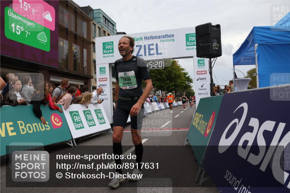 21.09.2025 - PSD Bank Halbmarathon Strokosch-Dieckow http://msf.ph/oto/8917631 21.09.2025 11:44:43 Ziel 1743, 1798, 1839, 1997, 2184, 2188, 2308, 2351 meine-sportfotos.de