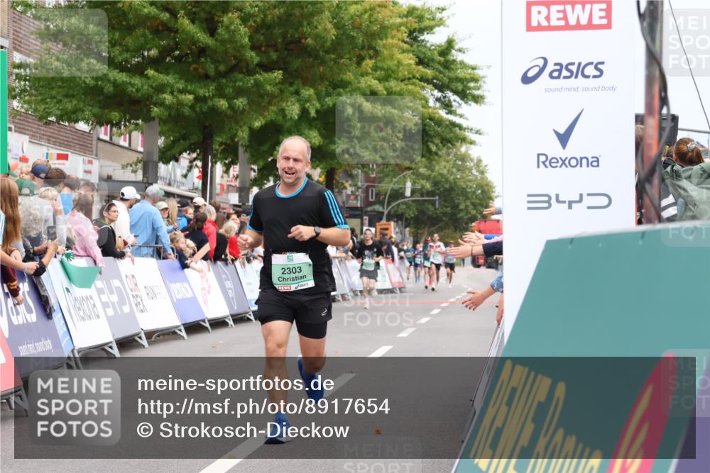 21.09.2025 - PSD Bank Halbmarathon Strokosch-Dieckow http://msf.ph/oto/8917654 21.09.2025 11:44:49 Ziel 1798, 2303, 2308 meine-sportfotos.de