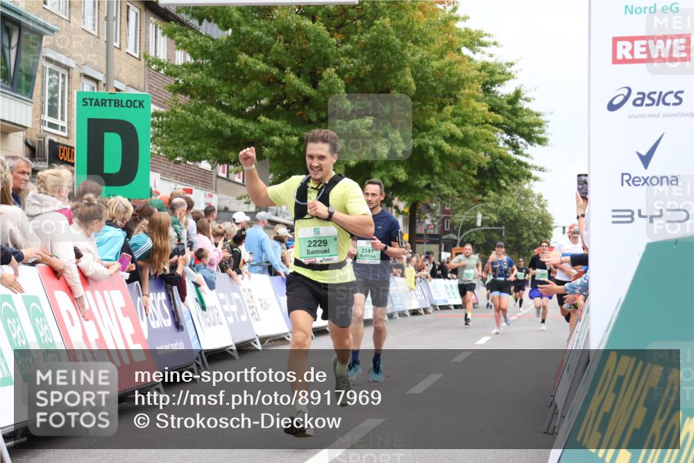 21.09.2025 - PSD Bank Halbmarathon Strokosch-Dieckow http://msf.ph/oto/8917969 21.09.2025 11:46:12 Ziel 2141, 2229, 2235 meine-sportfotos.de