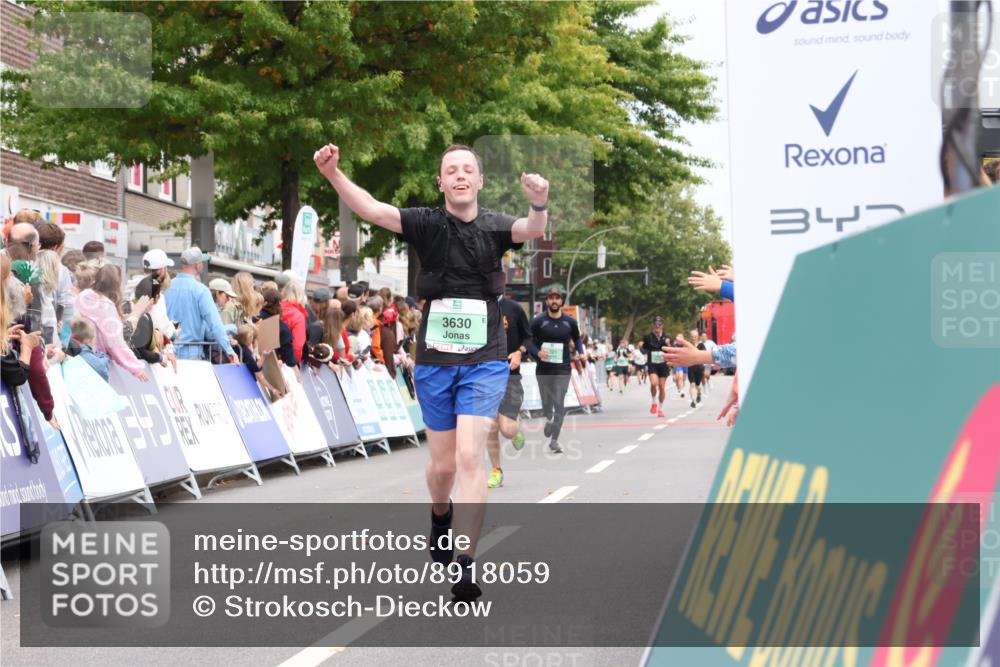 21.09.2025 - PSD Bank Halbmarathon Strokosch-Dieckow http://msf.ph/oto/8918059 21.09.2025 11:46:30 Ziel 1019, 1062, 2931, 3630 meine-sportfotos.de