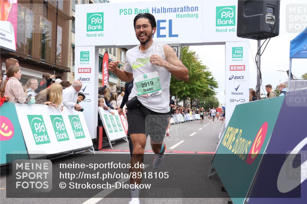 21.09.2025 - PSD Bank Halbmarathon Strokosch-Dieckow http://msf.ph/oto/8918105 21.09.2025 11:46:40 Ziel 1321, 1583, 2791, 2919 meine-sportfotos.de