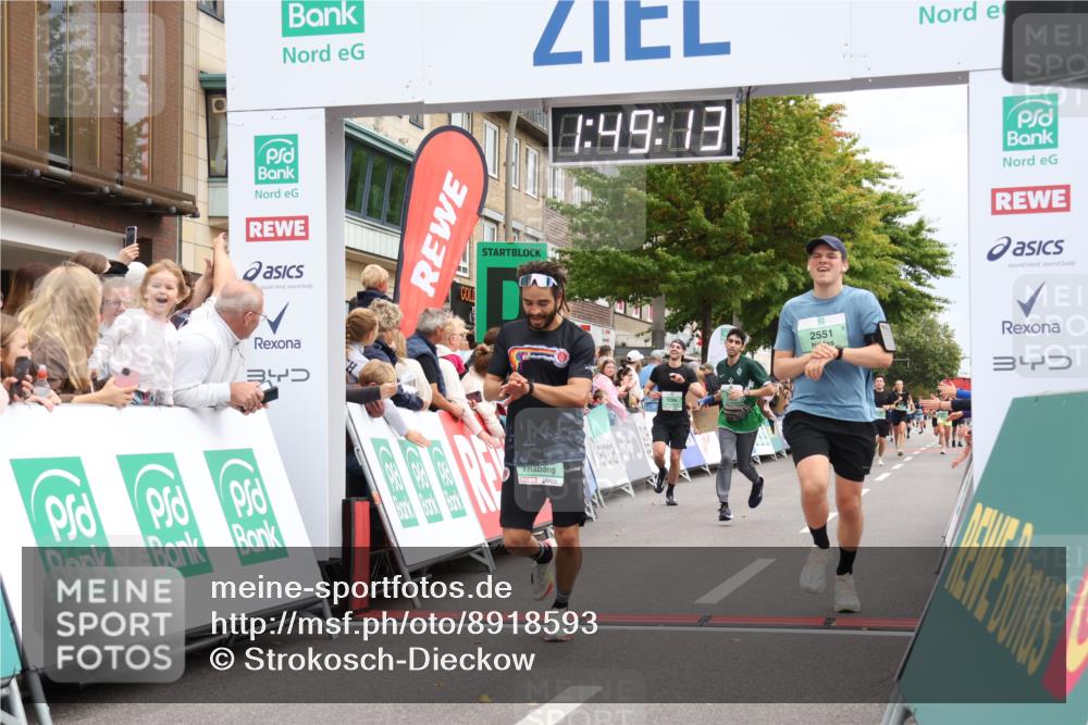21.09.2025 - PSD Bank Halbmarathon Strokosch-Dieckow http://msf.ph/oto/8918593 21.09.2025 11:48:36 Ziel 1234, 1942, 2551, 2561, 3288, 3921 meine-sportfotos.de