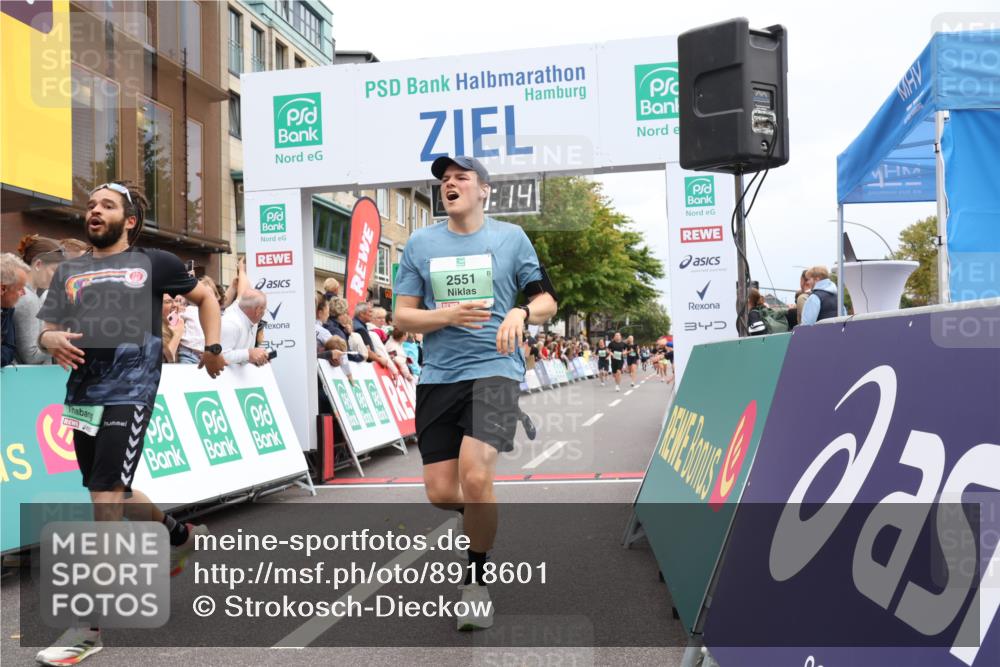 21.09.2025 - PSD Bank Halbmarathon Strokosch-Dieckow http://msf.ph/oto/8918601 21.09.2025 11:48:38 Ziel 1234, 1942, 2551, 2561, 3288 meine-sportfotos.de