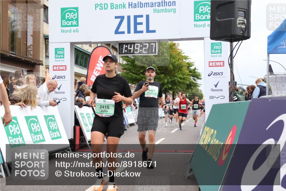 21.09.2025 - PSD Bank Halbmarathon Strokosch-Dieckow http://msf.ph/oto/8918671 21.09.2025 11:48:51 Ziel 1129, 1271, 1719, 1983, 1987, 2004, 2182, 2214, 2260, 2415, 2421, 2438, 2445, 2564, 3088 meine-sportfotos.de